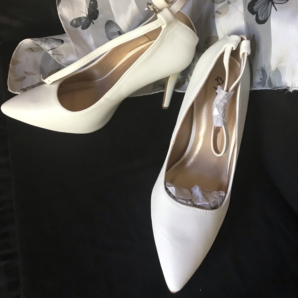 Ankle strap stilleto pump